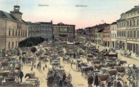 Rynek w dniu targowym ok. 1914 r. - pocztówka