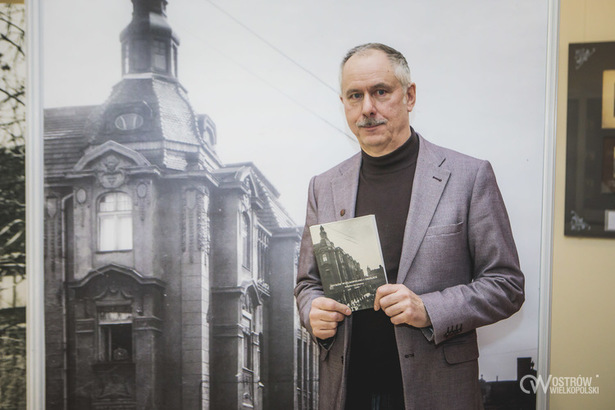 Ilustracja do artykułu: Ostrów dołącza do kultowej serii „KSIĄŻKA DO PISANIA”