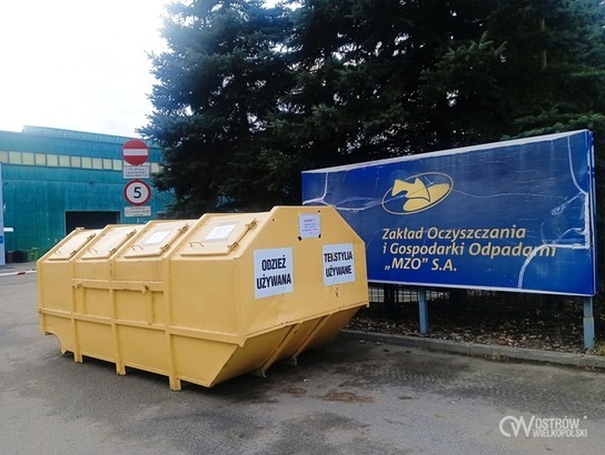 Ilustracja do artykułu: Kontener na tekstylia po godzinach przed MZO
