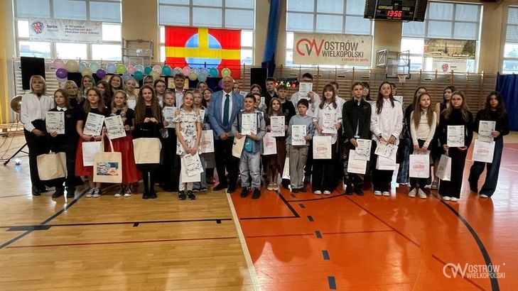 Ilustracja do artykułu: Sing In English