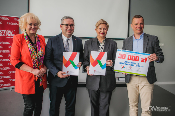 Ilustracja do artykułu: Czworonogi pod opieką! 30 tys. zł dla Ostrowa i nagroda dla RZZO