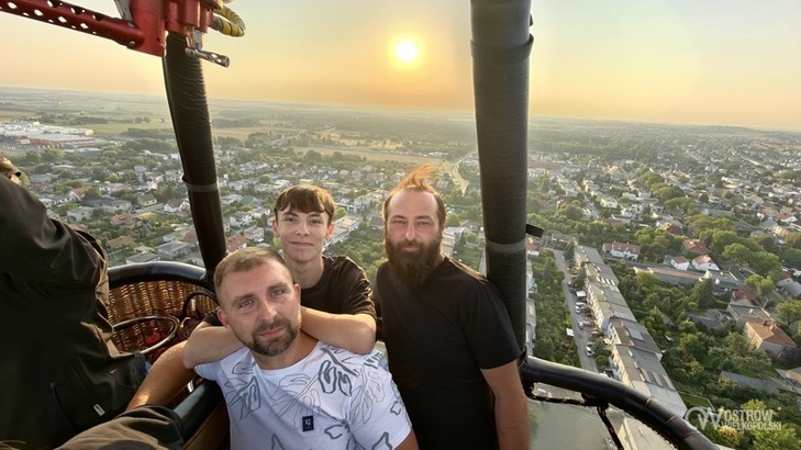 Ilustracja do artykułu: Odlotowy dzień w Ostrowie Wielkopolskim – balonowe emocje i kino pod chmurką