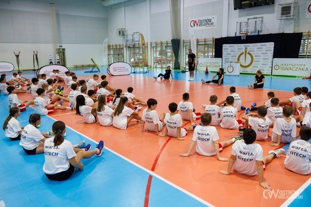 Ilustracja do artykułu: „Drugie śniadanie z Mistrzem” w Szkole Podstawowej nr 9 im. Jana Pawła II