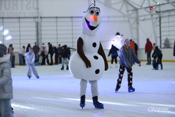 Ilustracja do artykułu: Świąteczne ślizganie: sprawdź grafik lodowiska