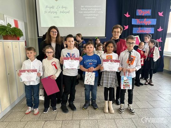 Ilustracja do artykułu: Projekt interdyscyplinarny „Co kraj, to obyczaj – świąteczne tradycje świata”  w Szkole Podstawowej nr 11