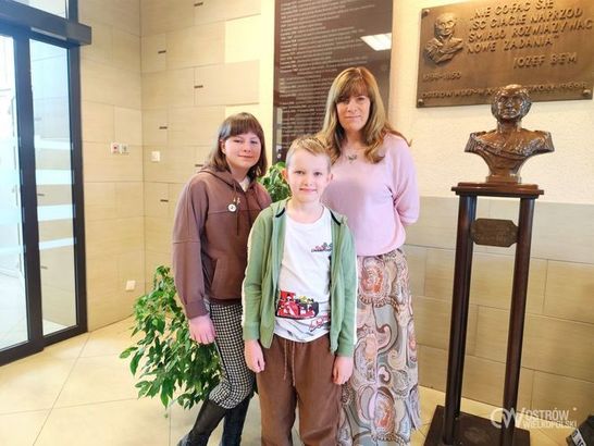 Ilustracja do artykułu: Uczniowie Siódemki zdobyli szczyty sztuki – międzynarodowy sukces plastyczny