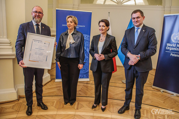 Ilustracja do artykułu: Ostrów Wielkopolski z certyfikatem Polskiej Sieci Miast Przyjaznych Osobom Starszym