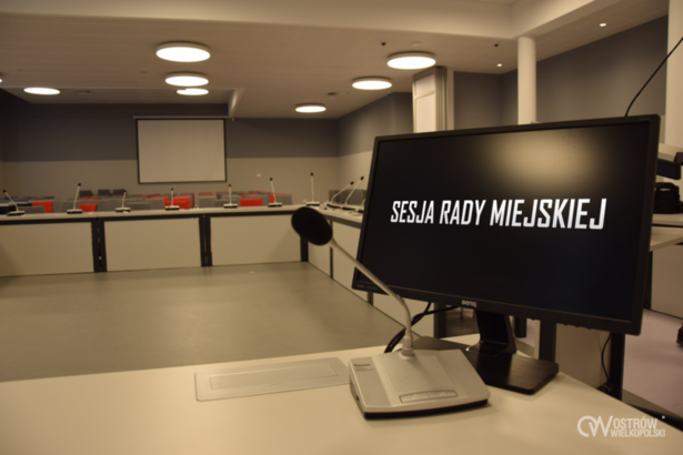 Ilustracja do artykułu: ZAWIADOMIENIE o wznowieniu przerwanych obrad sesji Rady Miejskiej Ostrowa Wielkopolskiego