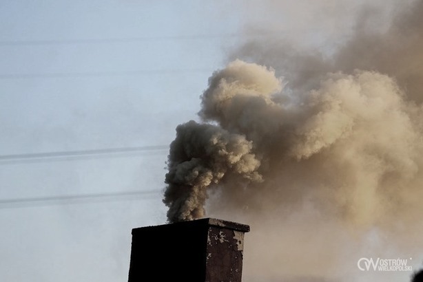 Ilustracja do artykułu: Ponad 300 dymiących kominów mniej