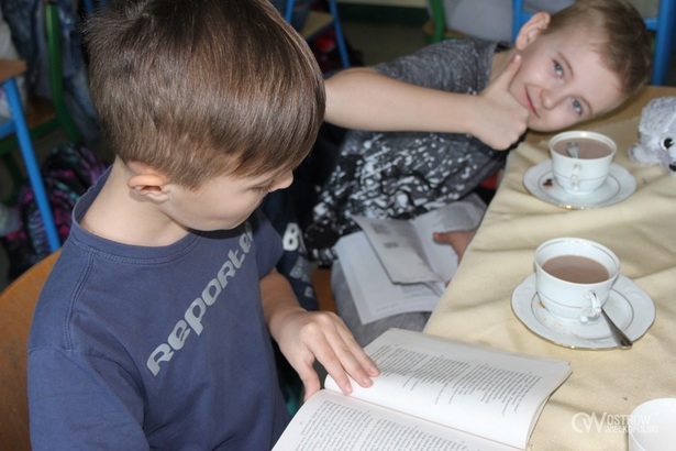 Ilustracja do artykułu:  10-latki czytają „Pana Tadeusza” 