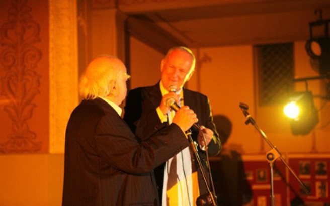 Ilustracja do artykułu: Leopold Kozłowski i Jacek Cygan w Synagodze