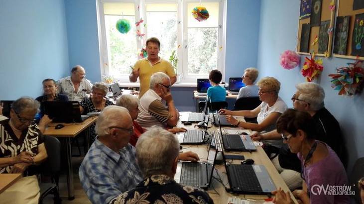 Ilustracja do artykułu: „Cyfrowa Wielkopolska” - szkolenia komputerowe dla Seniorów 65+