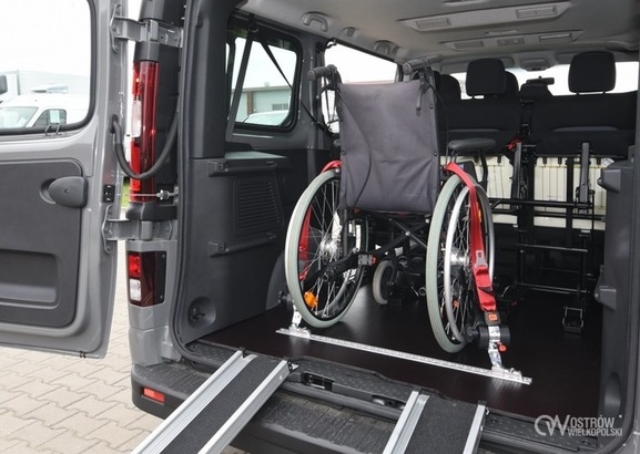 Ilustracja do artykułu: Ostrów z dofinansowaniem na zakup busa do przewozu osób niepełnosprawnych