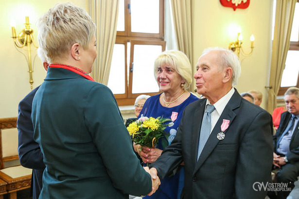 Ilustracja do artykułu: Złoci jubilaci z medalami