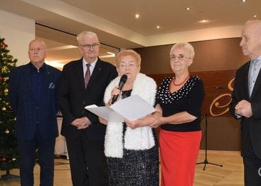 Ilustracja do artykułu: SENIORZY Z OUTW POŻEGNALI STARY I POWITALI NOWY ROK 2025