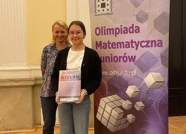 Ilustracja do artykułu: Z dumą informujemy o sukcesach Niny Głowackiej, uczennicy klasy...