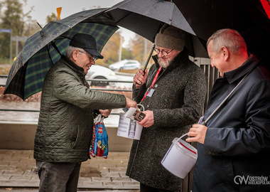 Ilustracja do artykułu: Kwestowali na Starym Cmentarzu