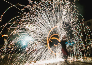 Ilustracja do artykułu: Ostrowskie Mikołajki przyciągnęły tłumy!