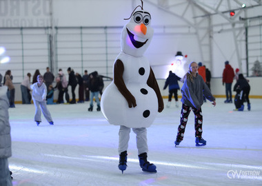 Ilustracja do artykułu: Świąteczne ślizganie: sprawdź grafik lodowiska