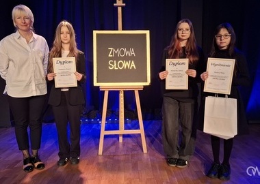 Ilustracja do artykułu:  Nagrody dla uczennic z Siódemki w Powiatowym Konkursie Poetyckim...
