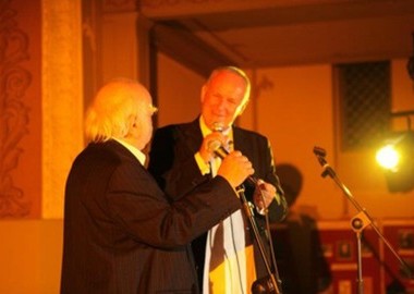 Ilustracja do artykułu: Leopold Kozłowski i Jacek Cygan w Synagodze