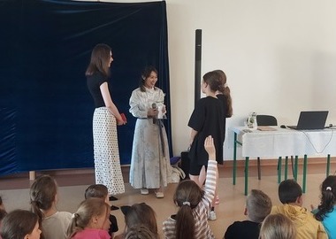Ilustracja do artykułu: Niezwykła lekcja języka angielskiego - wizyta chińskiej studentki...
