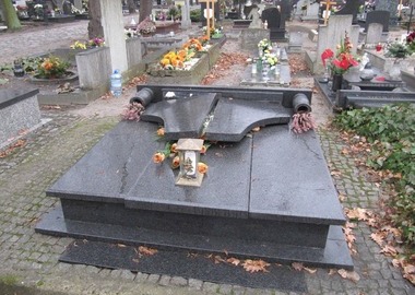 Pomoc MZZ w sprawie zdewastowanych grobów 3
