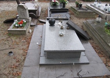Pomoc MZZ w sprawie zdewastowanych grobów 2