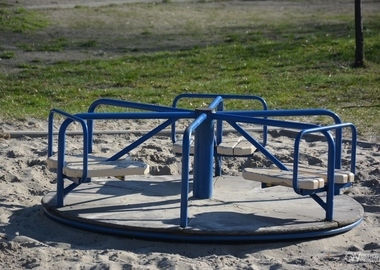 Place zabaw czekają na dzieci  (12)