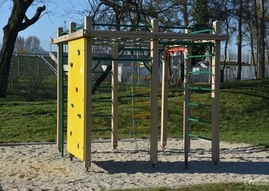 Place zabaw czekają na dzieci  (7)