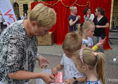 Znakomita zabawa na ostrowskim Rynku  (40)