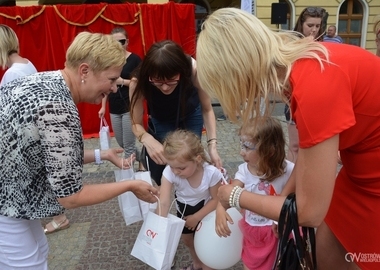 Znakomita zabawa na ostrowskim Rynku  (38)