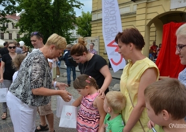 Znakomita zabawa na ostrowskim Rynku  (37)