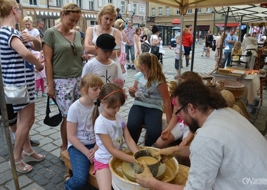 Znakomita zabawa na ostrowskim Rynku  (15)