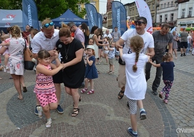 Znakomita zabawa na ostrowskim Rynku  (9)