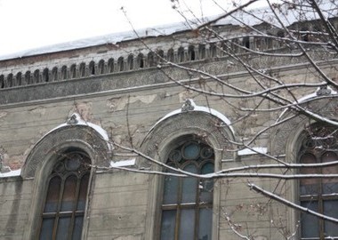 Odnawiane okna synagogi 8