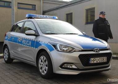 Nowy radiowóz przekazany policjantom  (3)