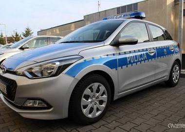 Nowy radiowóz przekazany policjantom  (1)