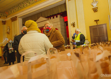 Wigilijne paczki żywnościowe dla osób potrzebujących (19)