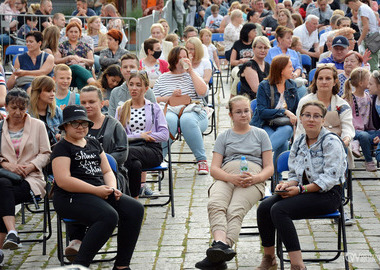 Koncertowa inauguracja lata 2021 - sound n grace - publiczność pod sceną