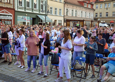 Koncertowa inauguracja lata 2021 - sound n grace -  publiczność na rynku