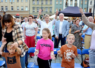 Koncertowa inauguracja lata 2021 - sound n grace -  pani prezydent publiczność 