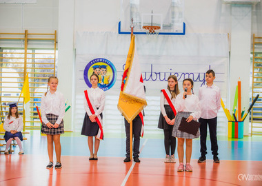 2021-10-15 Slubowanie klas pierwszych SP9 (23)
