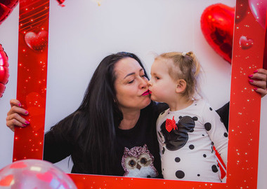 Zakochali się w Ostrowie. Walentynkowa sesja fotograficzna w Urzędzie Miejskim  (12)