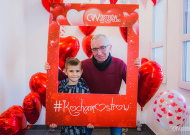 Zakochali się w Ostrowie. Walentynkowa sesja fotograficzna w Urzędzie Miejskim  (11)