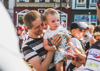 Piknik żużlowy na ostrowskim Rynku (37)