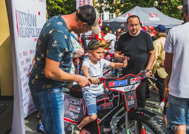 Piknik żużlowy na ostrowskim Rynku (18)