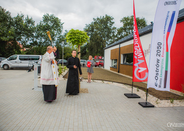 Uroczyste otwarcie Przedszkola nr 2 Jarzębinka w Ostrowie Wielkopolskim  (59)