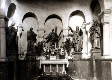Obecna kaplica Matki Boskiej Nieustającej Pomocy na fotografii „Foto-Ilona” z ok. 1928 roku, przed nałożeniem polichromii, kw. 1776