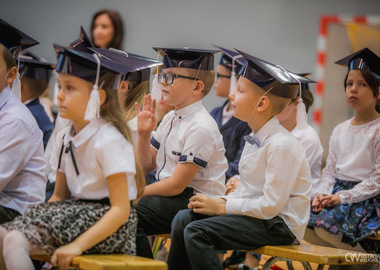2023-10-05 Ślubowanie klas pierwszych SP11 Ferić (85)